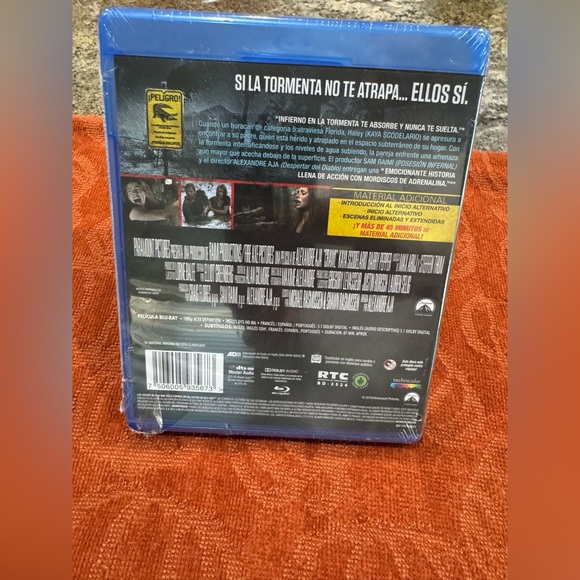 Inferno en la Tormenta (Crawl) Blu-ray – Black & Red Cover - Picture 2 of 3